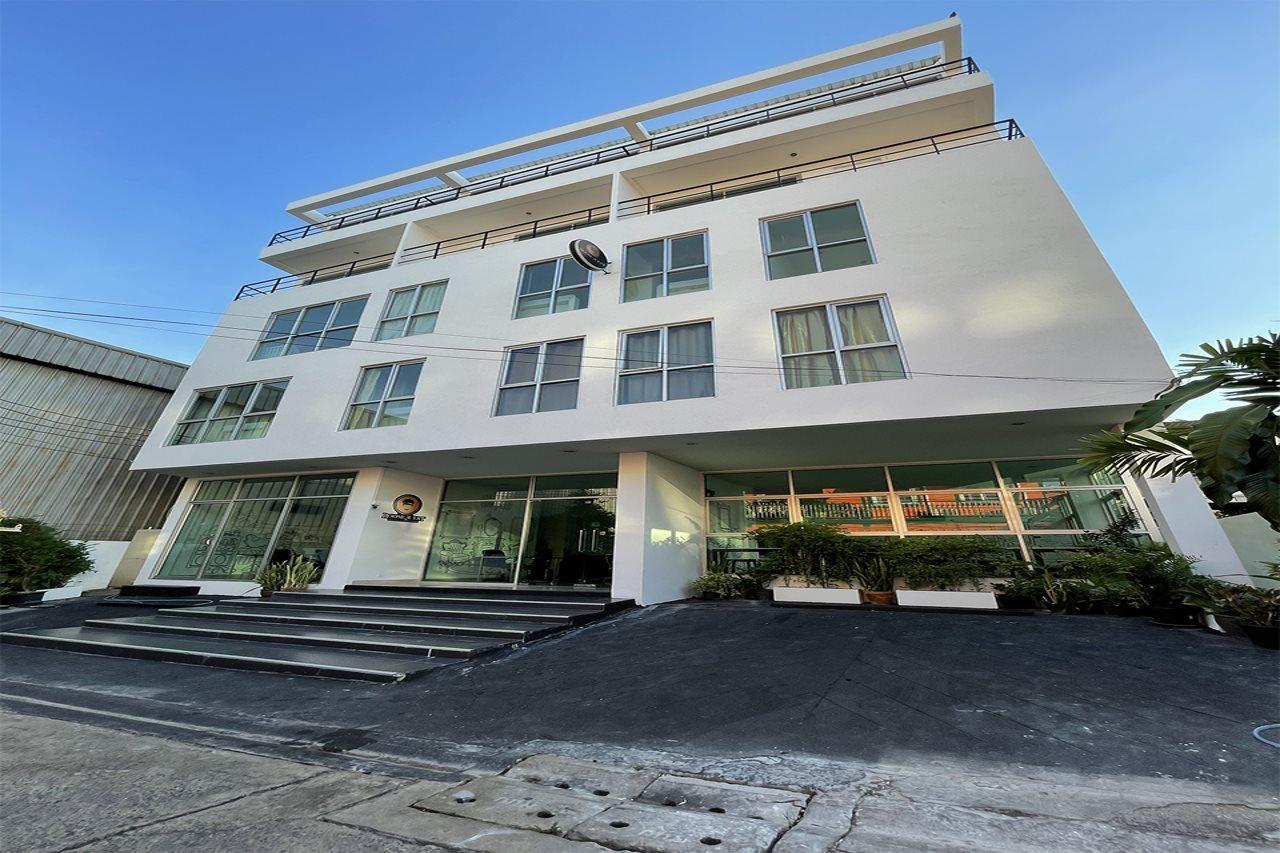 Roomquest Bangkok Sukhumvit 50 Exterior photo